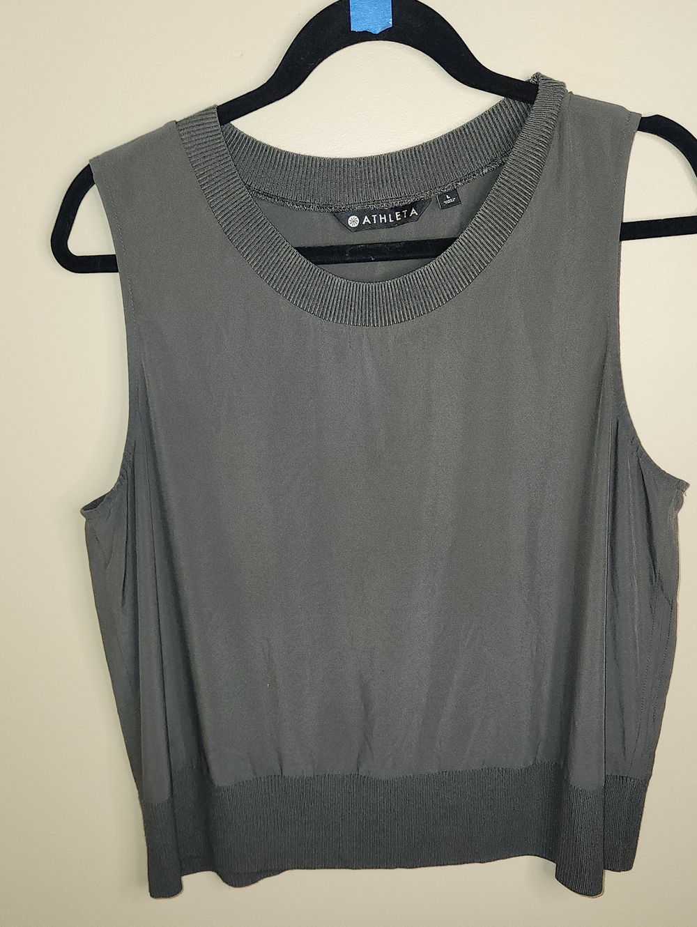 Athleta Zephyr Shell in Olive. Size L. #291879